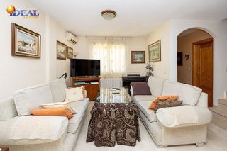 Casa adosada en venta en Ogíjares