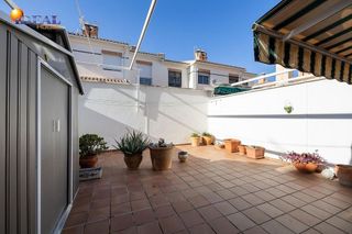 Casa adosada en venta en Ogíjares