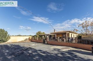 Chalet en venta en Zubia (La)