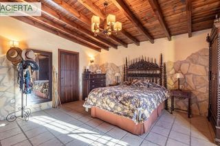 Chalet en venta en Zubia (La)