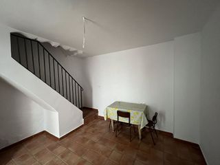 Casa adosada en venta en Olvera