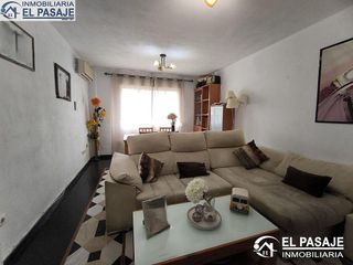 Chalet en venta en Linares