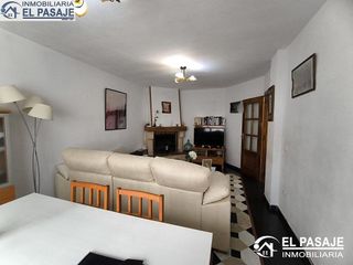 Chalet en venta en Linares