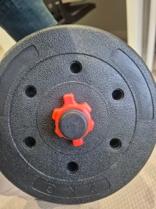 Consegna immediata. Nuovo senza uso. Barra e Manubri