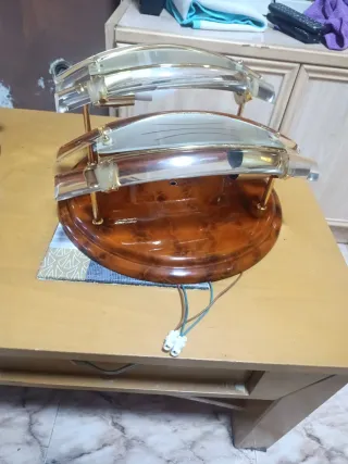 Lámpara de techo dorada y transparente