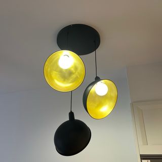 Lámpara colgante Hanbel negra y dorada