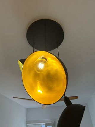 Lámpara colgante Hanbel negra y dorada