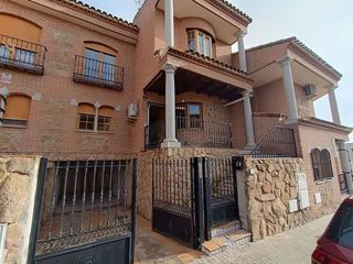 Casa adosada en venta en Azucaica - Santa María de Benquerencia en Toledo