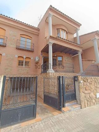 Casa adosada en venta en Azucaica - Santa María de Benquerencia en Toledo