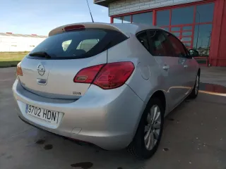 Opel Astra 2012