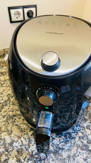 Freidora de aire Aigostar negra