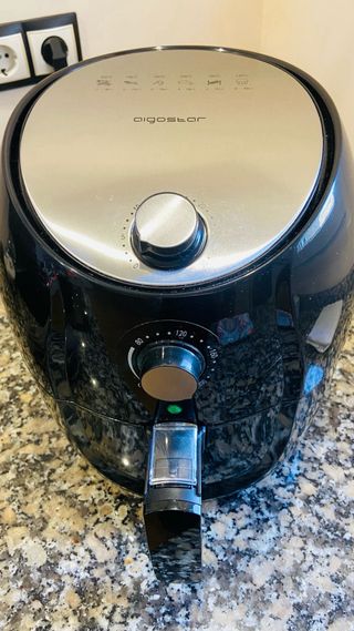 Freidora de aire Aigostar negra