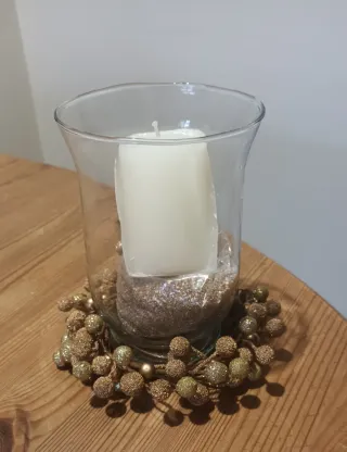 Portavelas de cristal con adornos dorados