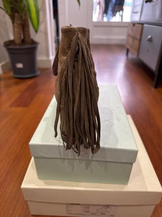 Botín de piel con flecos