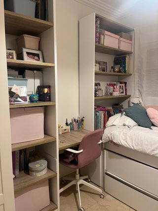 Dormitorio madera y blanco