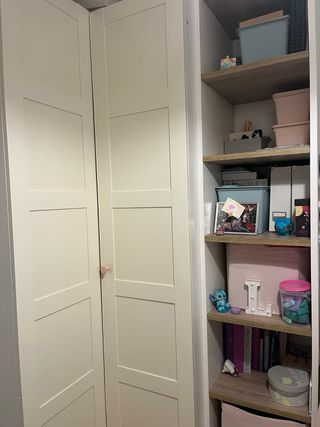 Dormitorio madera y blanco