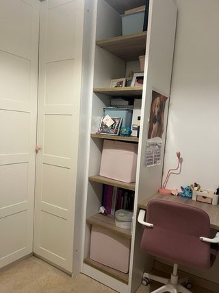 Dormitorio madera y blanco
