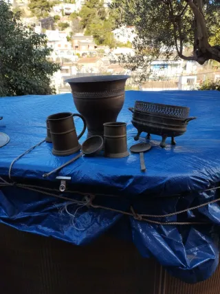 Lote latón: mortero, jarras y más