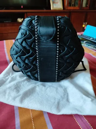 Bolso de fiesta negro con pedrería