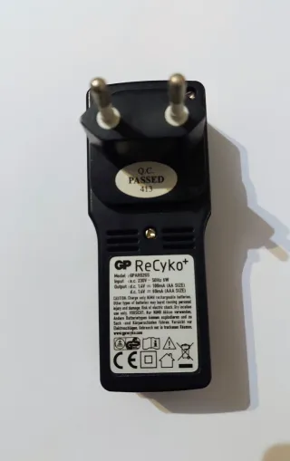 Cargador GP ReCyko+ AA AAA recargables