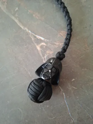 Llavero Puño de Mono Paracord Darth Vader