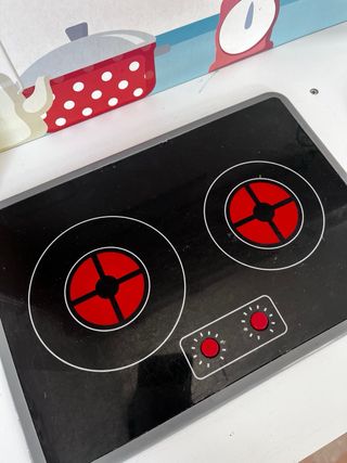 Cocina infantil de madera. funciona perfectamente