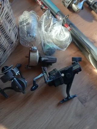 Cañas de pesca, carretes y accesorios