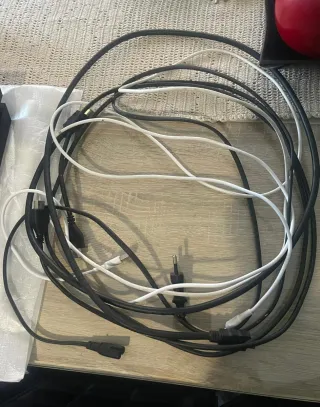 PS4 500GB con Mando y Cables