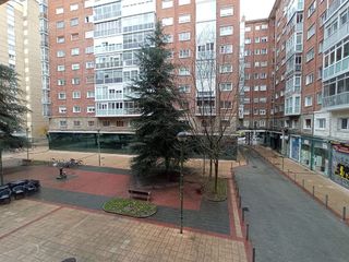 Piso en venta en Plaza España - Villa Pilar - Reyes Católicos - Vadillos en Burgos
