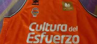 Camiseta del Valencia Basket Femenino. Talla L