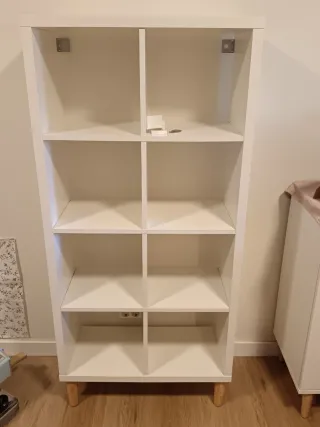 Mueble organizador con patas
