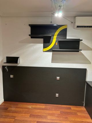 Muebles habitación juvenil: escritorio, cajonera..