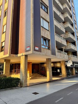 Local comercial en alquiler en El Polígono en Gijón