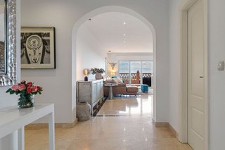 Piso en venta en Los Arqueros-Puerto del Almendro en Benahavís
