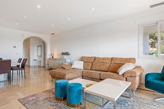 Piso en venta en Los Arqueros-Puerto del Almendro en Benahavís