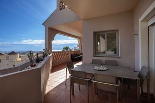 Piso en venta en Los Arqueros-Puerto del Almendro en Benahavís