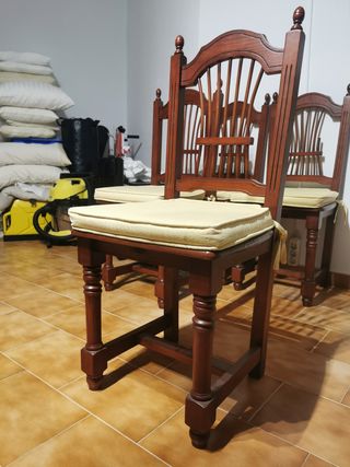 4 Sillas Madera Oscura