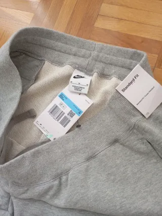 Pantalón Nike gris Talla M a estrenar