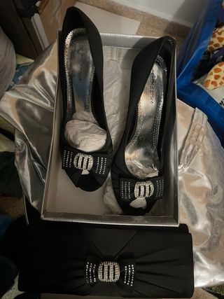 Zapatos y bolso de fiesta negros