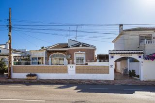 Chalet en venta en La Siesta - El Salado - Torreta en Torrevieja