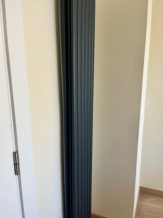 Radiador eléctrico vertical