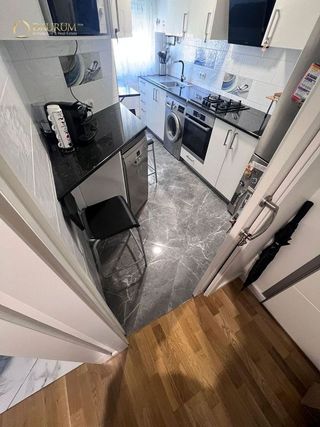 Piso en venta en Apóstol Santiago en Madrid