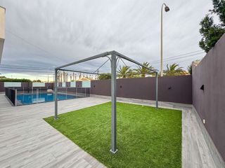 Chalet en venta en La Siesta - El Salado - Torreta en Torrevieja