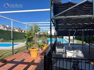 Casa adosada en venta en Montequinto en Dos Hermanas