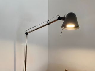 Lámpara de pie negra