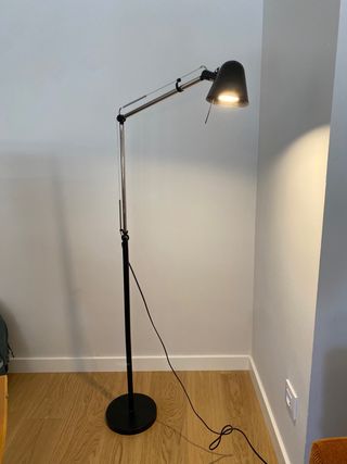 Lámpara de pie negra
