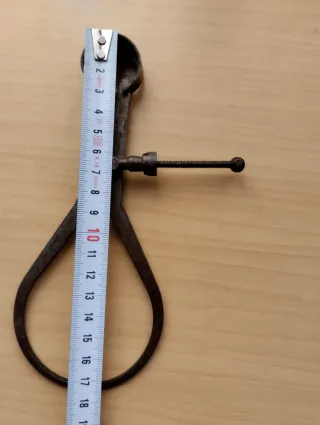 Lote herramientas antiguas: calibrador, compás