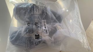 Zapatilla Negra con Cordones Blancos