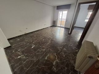 Piso en venta en Renfe - Bulevar 1º y 2º Fase en Jaén