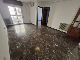 Piso en venta en Renfe - Bulevar 1º y 2º Fase en Jaén